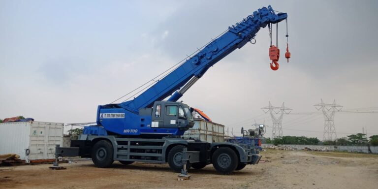 Hydraulic Rough Crane
Specification
Brand: KATO
Capacity: 70 Ton
Load Indicator: Active